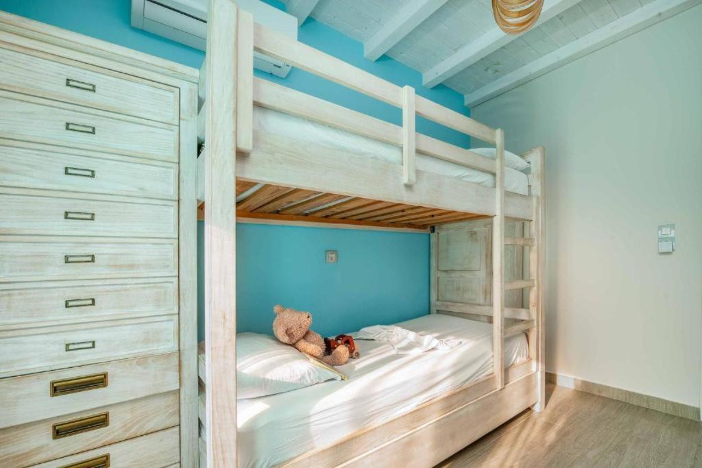 Seabreeze Villa - With Jacuzzi & Heated Pool Мастихари Экстерьер фото