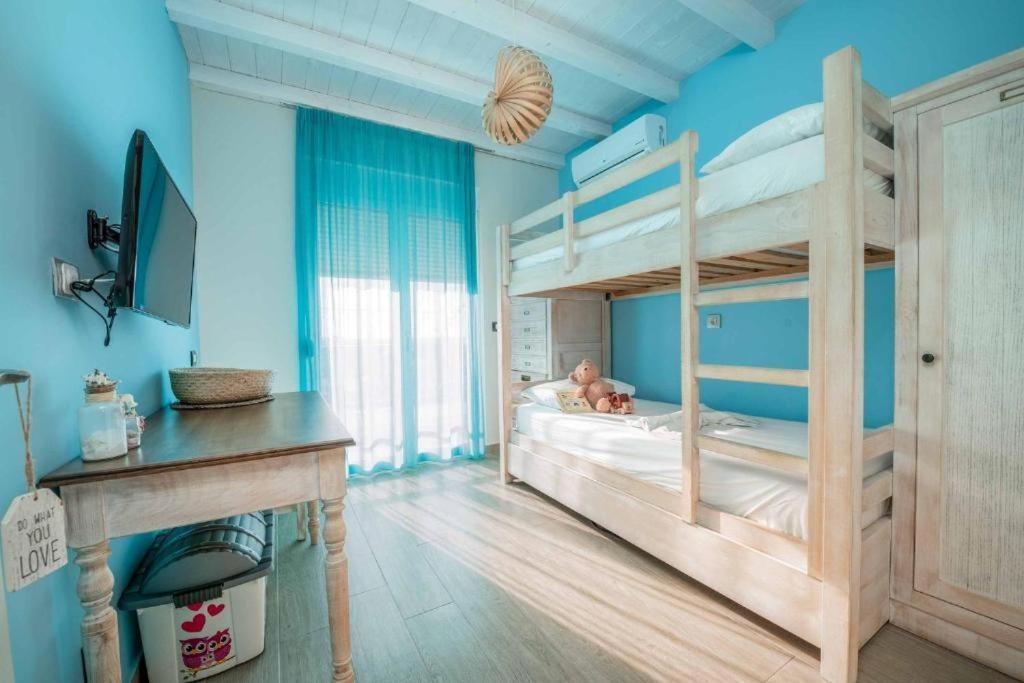 Seabreeze Villa - With Jacuzzi & Heated Pool Мастихари Экстерьер фото