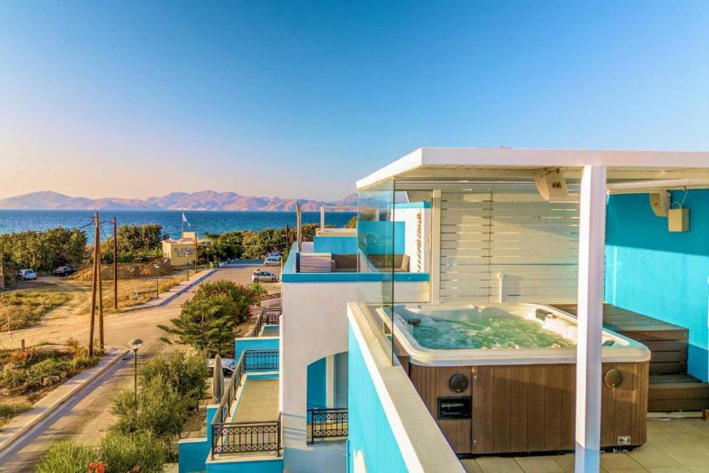 Seabreeze Villa - With Jacuzzi & Heated Pool Мастихари Экстерьер фото