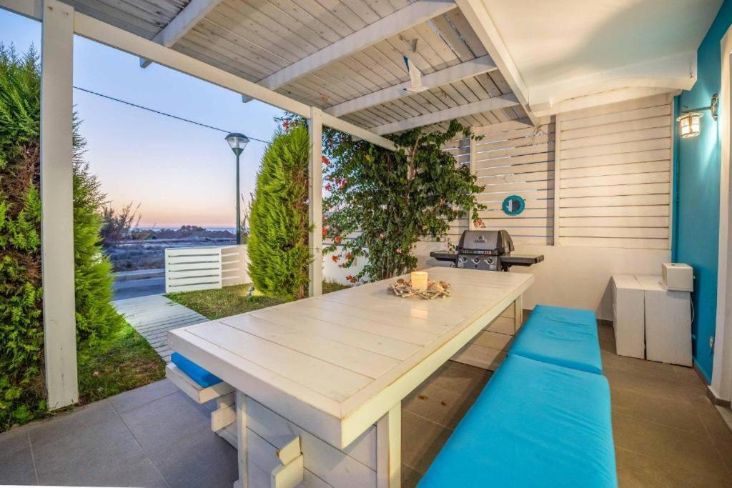 Seabreeze Villa - With Jacuzzi & Heated Pool Мастихари Экстерьер фото